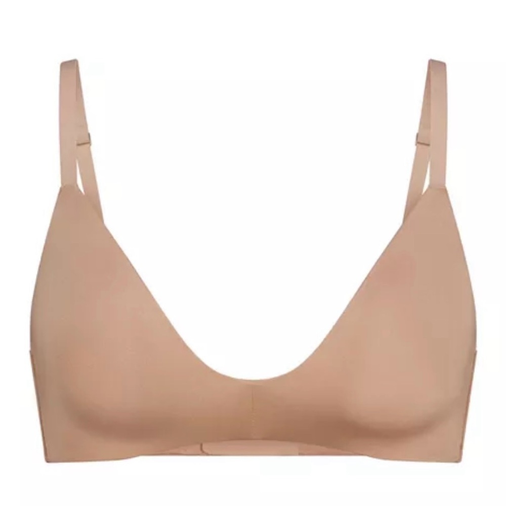SKIMS Tan Women's Bra 36DD- wireless form T-shirt Bra
